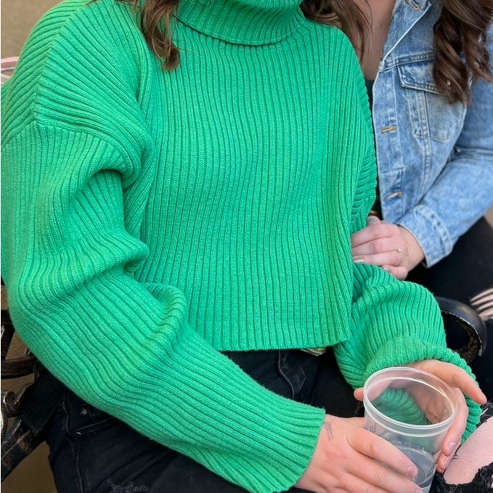 Emerald Green cropped Ribbed Turtleneck Sweater